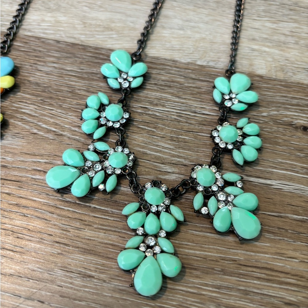 Colorful Statement Necklace Set - Picture 6 of 7
